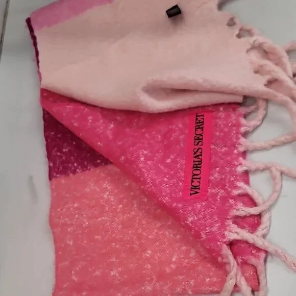 Victorias Secret chunky knit scarf - Picture 2 of 4